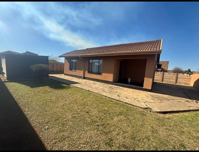 2 BEDROOM HOUSE FOR SALE IN SEBOKENG ZONE 6